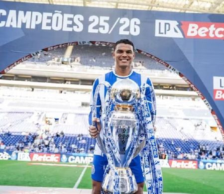 Compeão com o Porto, Thiago Silva deixa o clube após cinco meses&nbsp;