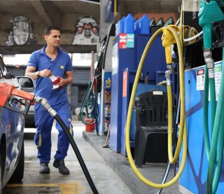 Gasolina terá R$ 0,44 por litro de subvenção do&nbsp; governo federal&nbsp;