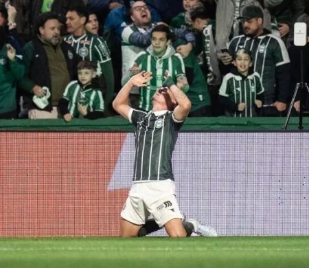 Coritiba derrota o Bahia de virada e chega ao G6 do Brasileirão