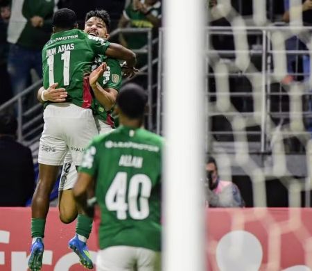 Flaco descobre que foi convocado para Copa após goleada do Palmeiras