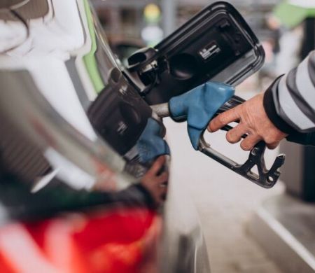 Gasolina tem primeiro aumento desde 2024 e litro passa a R$ 2,61