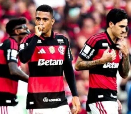 Flamengo aproveita expulsão e bate Coritiba pelo Brasileiro