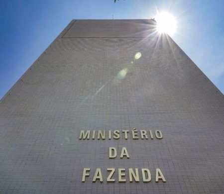 Ministérios da Defesa e Cidades lideram bloqueios no Orçamento de 2026