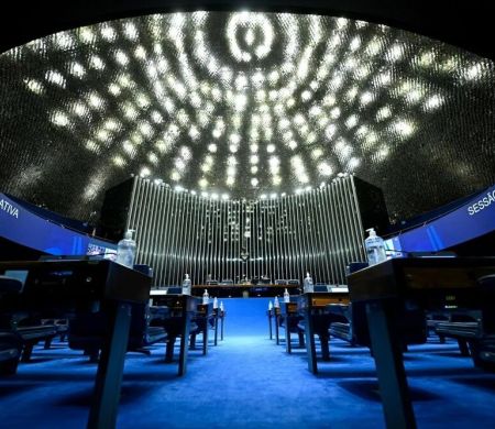 Com três propostas em jogo, Senado decidirá rumo do fim da escala 6x1
