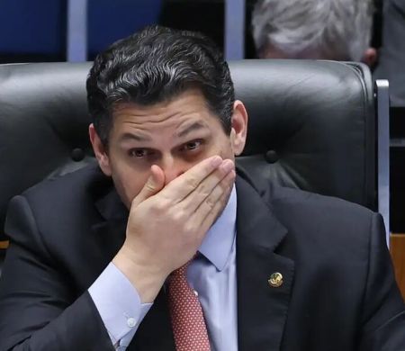 Com oposição tentando preservar escala 6x1, Alcolumbre mantém silêncio&nbsp;