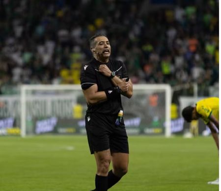 Por falhas repetidas, CBF afasta árbitro e VAR de Palmeiras e Chape