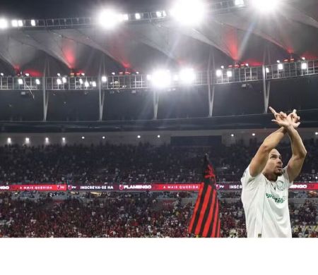 STJD pune Paulinho por comemoração em partida do Palmeiras contra o Flamengo