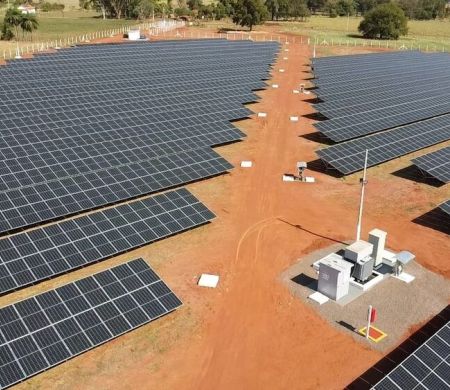 Sanesul amplia ações sustentáveis com energia solar em regiões estratégicas
