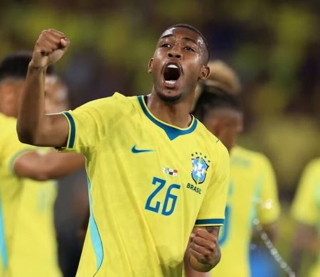 Sensação brasileira na Copa, Rayan é comparado a Adriano por jornal espanhol