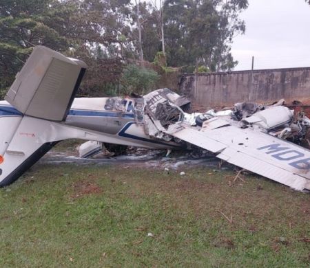 Duas pessoas morrem e uma 3ª fica ferida em queda de avião em Marília&nbsp;