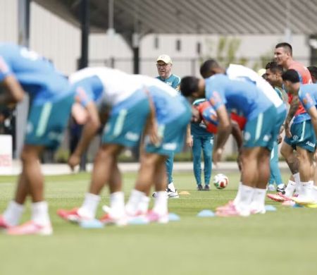Seleção tem treino com equipe repetida e ajustes estratégicos