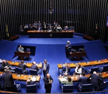 PEC da escala 6x1 enfrenta impasse e aguarda definição no Senado