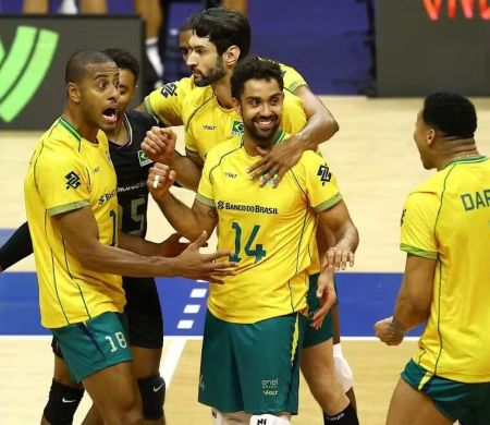 Pela Liga das Nações, o Brasil enfrenta a Sérvia esta manhã no Nilson Nelson&nbsp;