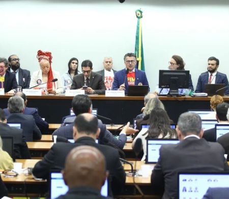 Justiça manda governo suspender anúncios pagos sobre o 6x1
