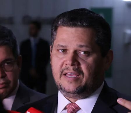 PEC 6x1 continua travada em semana esvaziada no Senado