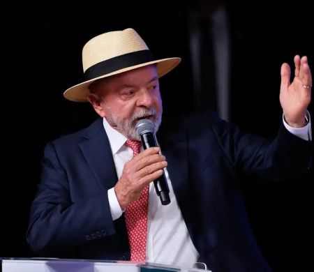 Presidente Lula parabeniza Colômbia após eleição com vitória da direita