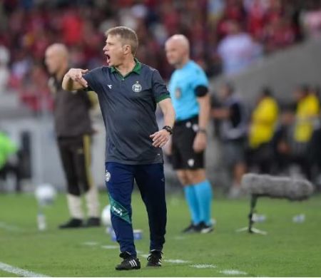 Fernando Seabra entra na mira do Vasco para assumir o comando&nbsp;