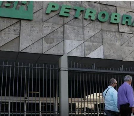 Após trégua no conflito, Petrobras baixa preço do querosene de aviação