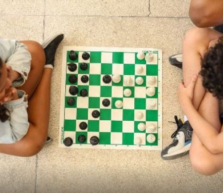 Uso de celular entre crianças diminui e segurança lidera justificativas