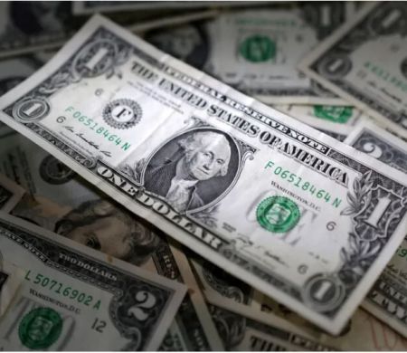 À espera de dados dos Estados Unidos, dólar abre o dia em baixa