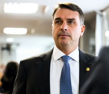 Flávio Bolsonaro participa de audiência sobre novo tarifaço nos EUA
