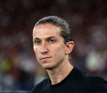 Filipe Luís inicia carreira na Europa como técnico do Monaco