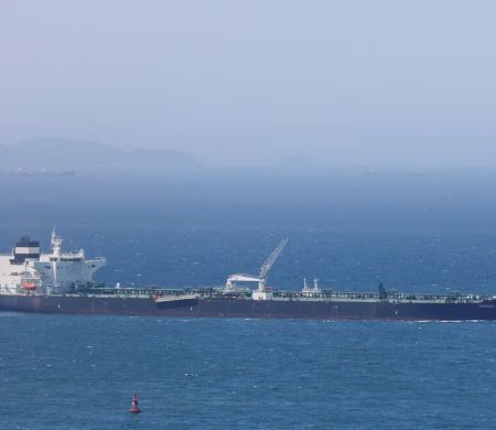 EUA voltam a impor sanções ao petróleo após ataques do Irã a navios perto de Ormuz
