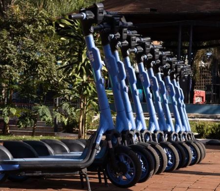 Patinetes elétricos compartilhados começam a operar em Campo Grande