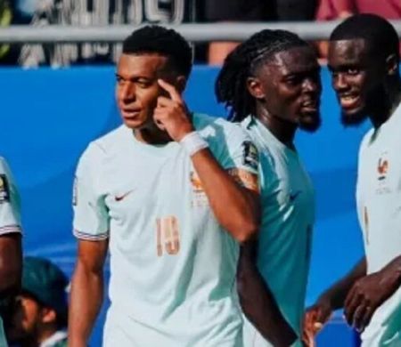 Mbappé decide outra vez, França bate Marrocos e avança à semifinal da Copa