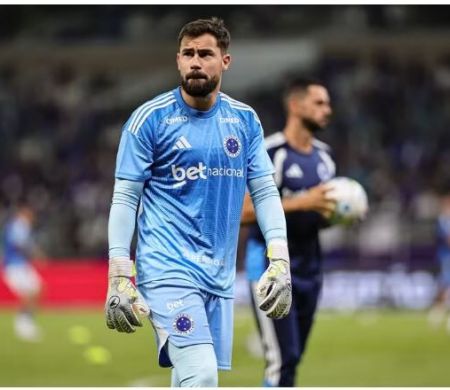 Goleiro Matheus Cunha deixa o Cruzeiro e acerta com o Internacional&nbsp;