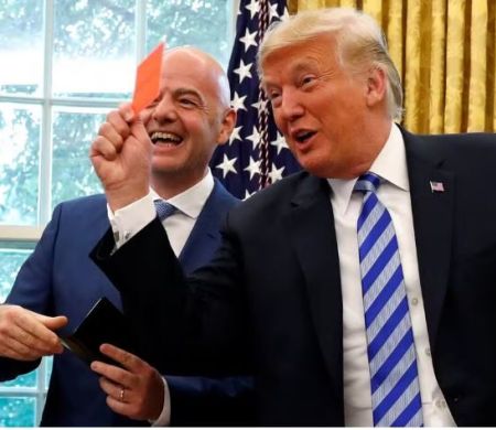 Infantino vira alvo de denúncia no COI por relação com Trump