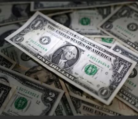 Tarifas dos EUA mantêm dólar volátil na abertura do mercado