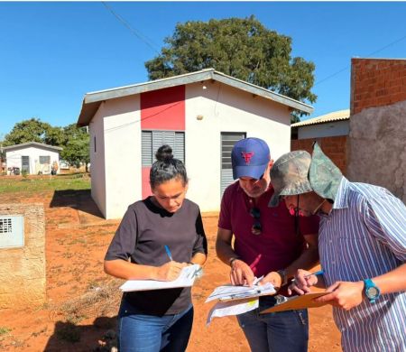Casas do Bairro Lagoa Dourada passam por fiscaslização da Emha&nbsp;