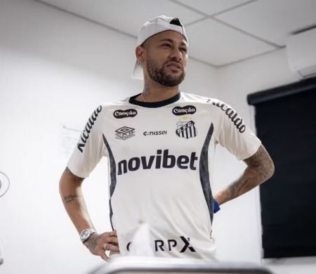 Neymar se reapresenta nesta sexta e mantém futuro em aberto