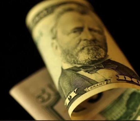 Expectativa de acordo no Oriente Médio faz dólar recuar
