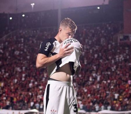 Por dívida na compra de meia, Corinthians sofre 4º transfer ban
