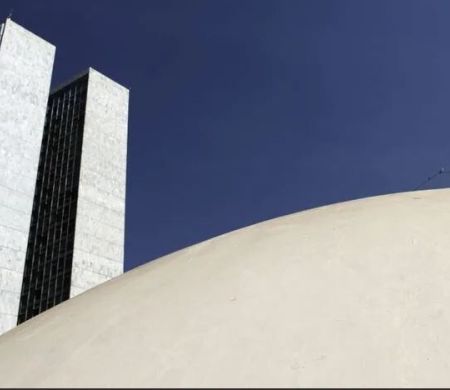 Verba do SUS financia mais material de escritório que saúde