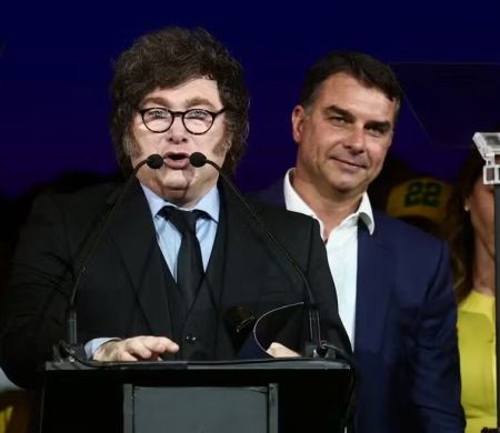 Milei chama Alexandre de Moraes de ‘lixo careca’ em evento de Flávio Bolsonaro