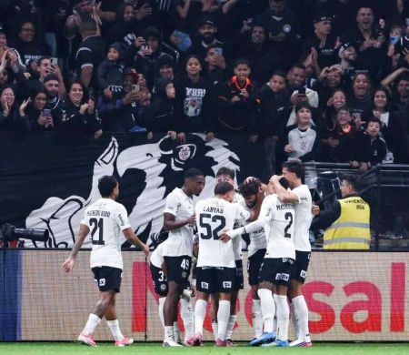 Bahia e Corinthians se enfrentam pelo Campeonato Brasileiro