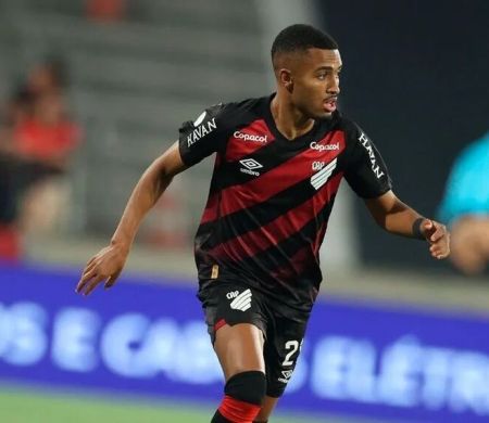 Athletico-PR vence Vitória em casa e abre boa vantagem na Copa do Brasil