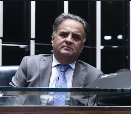 Após 40 anos de vida pública, Aécio desiste de disputar eleição