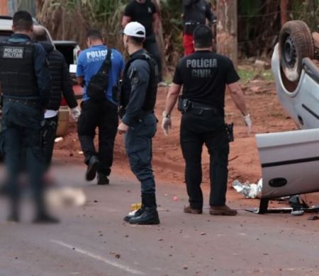 Capotamento na Guaicurus mata motorista e fere adolescente