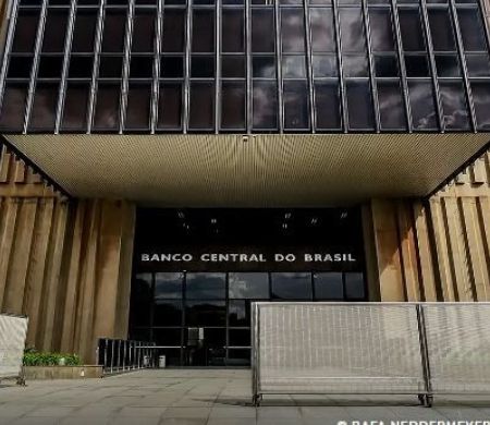 BC vê inflação em desaceleração, mas mantém cautela com riscos