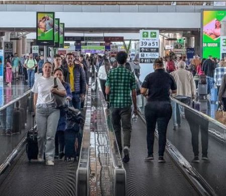 Serviços ficam estáveis em junho e acumulam alta de 2% no semestre