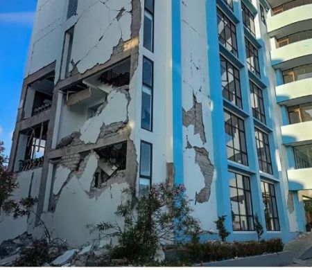 Forte terremoto de 7,7 atinge Indonésia, deixa mortos e provoca estragos