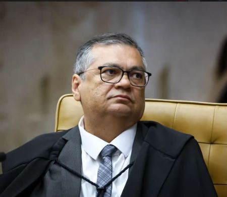 Dino afasta presidente do TCE do Maranhão por 180 dias