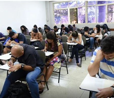 Candidatos já podem consultar local de prova do Encceja do próximo domingo&nbsp;