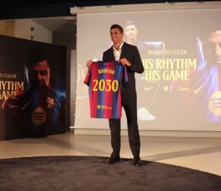 Barcelona anuncia Rodri, eleito melhor da Copa, e revela valores
