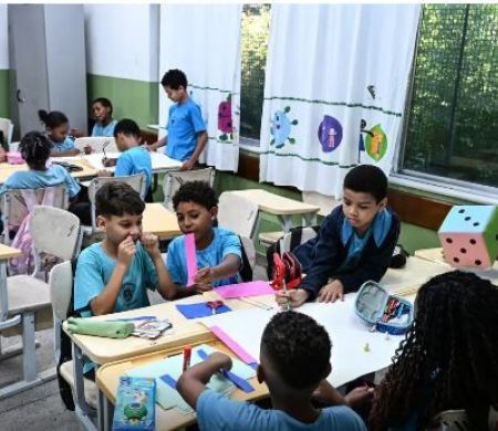 Ensino em tempo integral melhora aprendizado de alunos vulneráveis