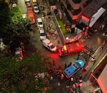 Explosão deixa quatro feridos em prédio de Copacabana